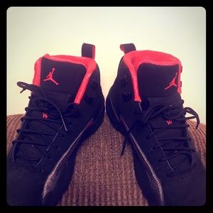 I’m selling a pair of retro 12 Jordan’s